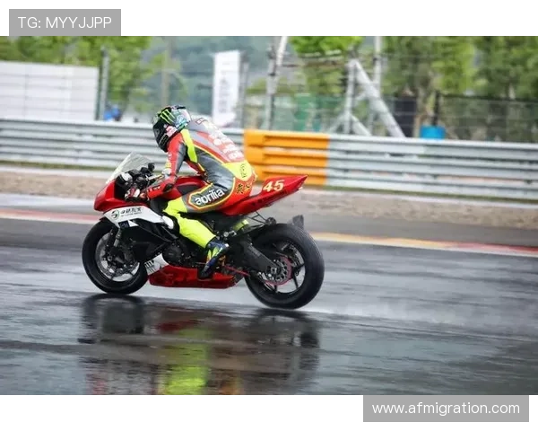 摩托车大奖赛赛季焦点之争全面升温引发车迷热议新闻观察深度报道